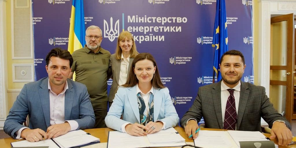 Ukrenergo, together with the Finance Ministry and Energy Ministry, signed two agreements with the World Bank (Photo: facebook.com/vladimir.kudrytskyi)