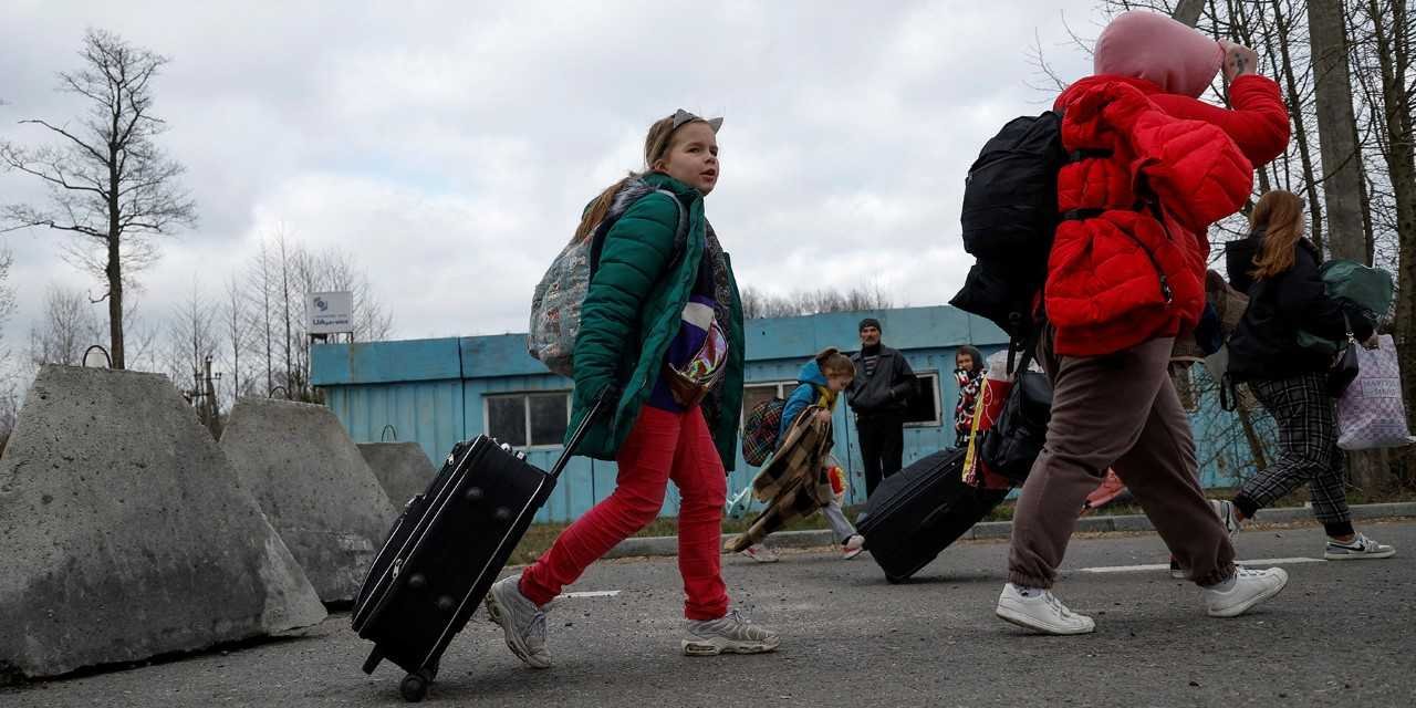 Українські діти, яких фонд Save Ukraine повернув з території РФ (Фото: Valentyn Ogirenko / REUTERS)