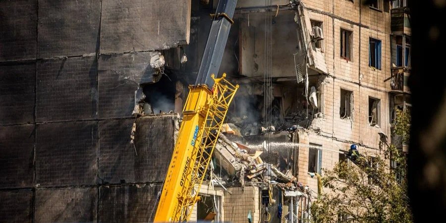 As a result of the Russian missile attack on the city of Kryvyi Rih in Dnipropetrovsk Oblast on July 31, apartments from the 4th to the 9th floor were destroyed (Photo: Serhii Lysak/Telegram)