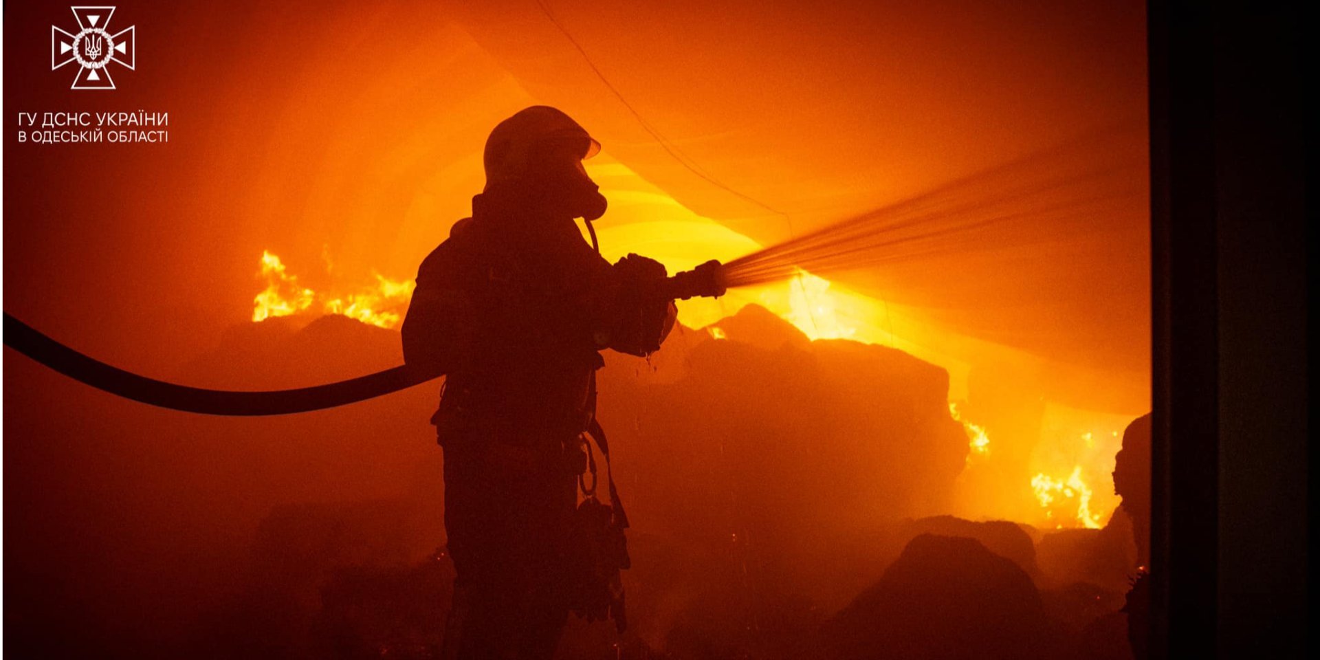 A rescuer puts out a fire after the strike of the Russian Federation (Photo: ДСНС України / Facebook)