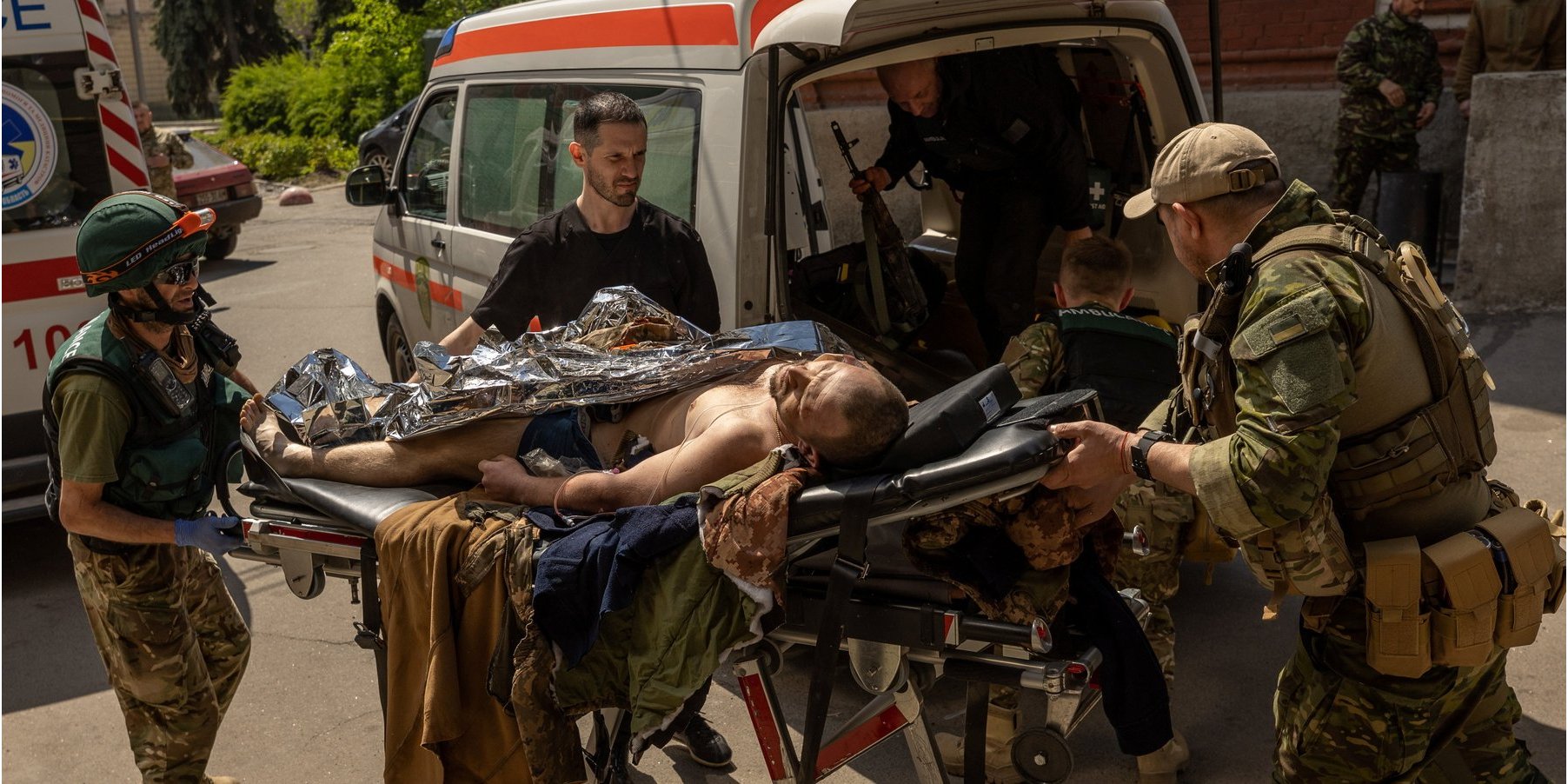 Боевые медики смогут переливать кровь на догоспитальном этапе (Фото: REUTERS/Jorge Silva)