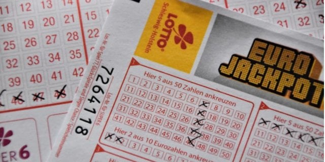 Гравці можуть перевірити свої квитки онлайн, завантаживши додаток Національної лотереї (Фото: Waldemar/Pexels)