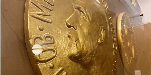 A replica of the Nobel Peace Medal at the Norwegian Nobel Institute in Oslo (Photo: REUTERS/Victoria Klesty)