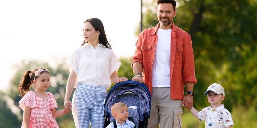 Тімур та Інна Мірошниченки з дітьми (Фото: instagram.com/_inna_mi)