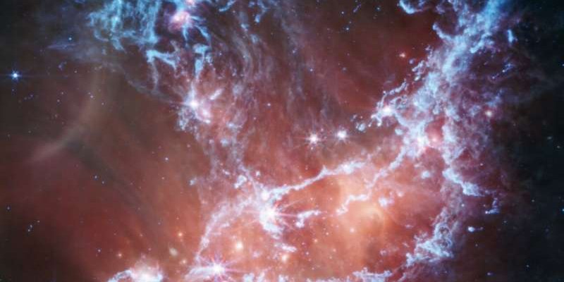 Космічний телескоп NASA Джеймса Вебба показав холодний і теплий пил та молоді зірки (Фото: NASA, ESA, CSA, STScI, Нолан Хейбел (NASA-JPL)/Патрік Кавана (Maynooth University))