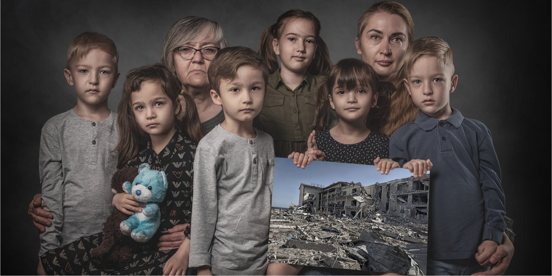 Не дома. NV представляет серию снимков украинцев, чьи родные города подверглись разрушениям, а они сами оказались за границей - фото