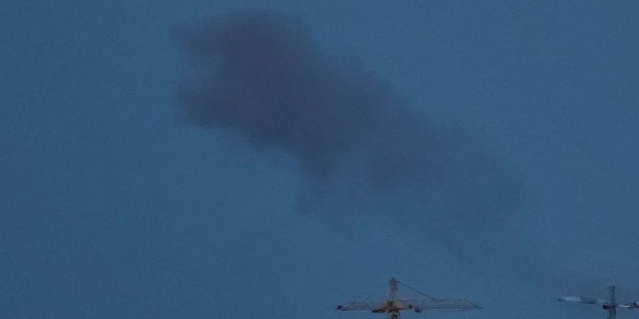 Smoke rises in the sky over Ukraine after the Russian attack (Photo: REUTERS/Gleb Garanich)