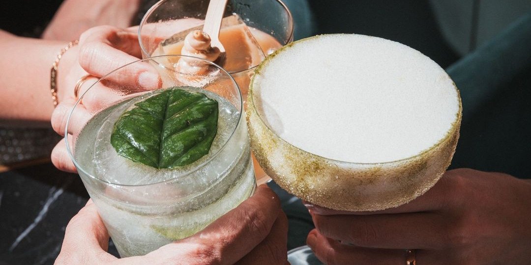 Коктейли из бара Sips в Барселоне (Фото: @sips.barcelona/Instagram)
