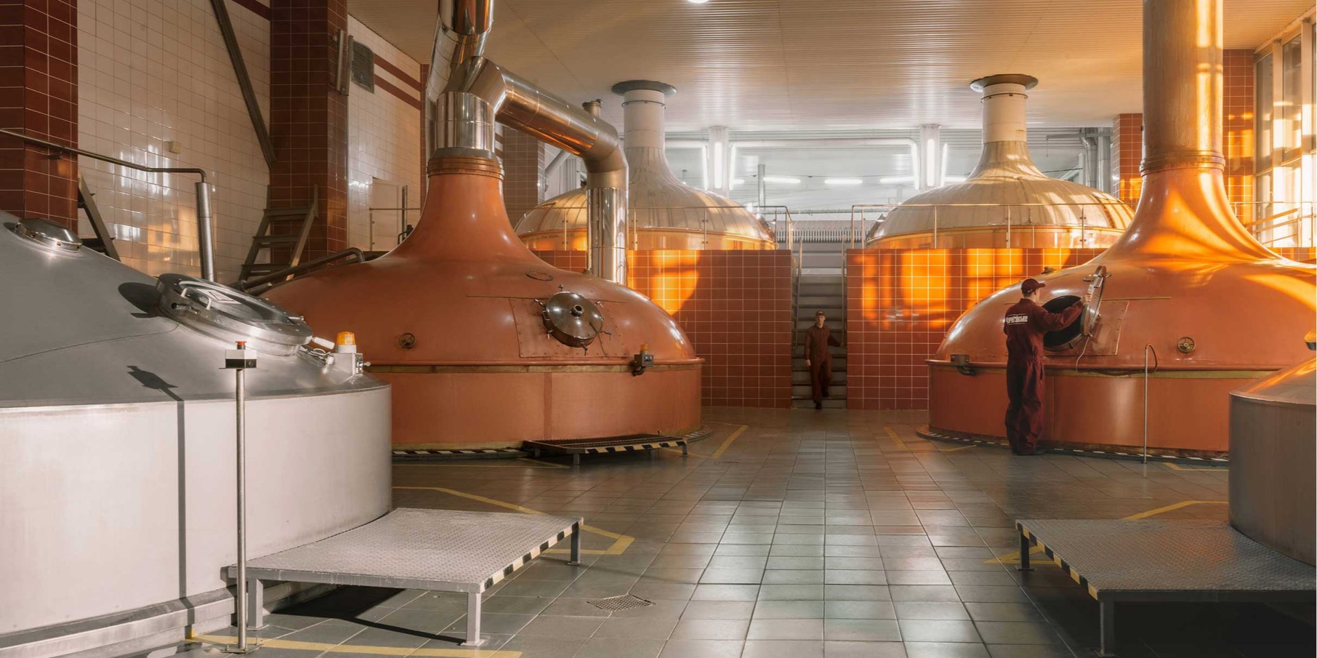 Інвестиції під час війни. Як AB InBev Efes Україна відновила роботу заводів і підтримує українців у важкі часи - фото