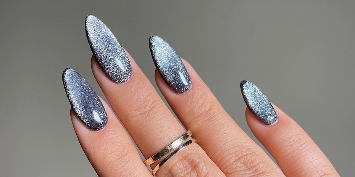 В тренде бархатный маникюр в осенних оттенках (Фото: nailartbyqueenie/Instagram)