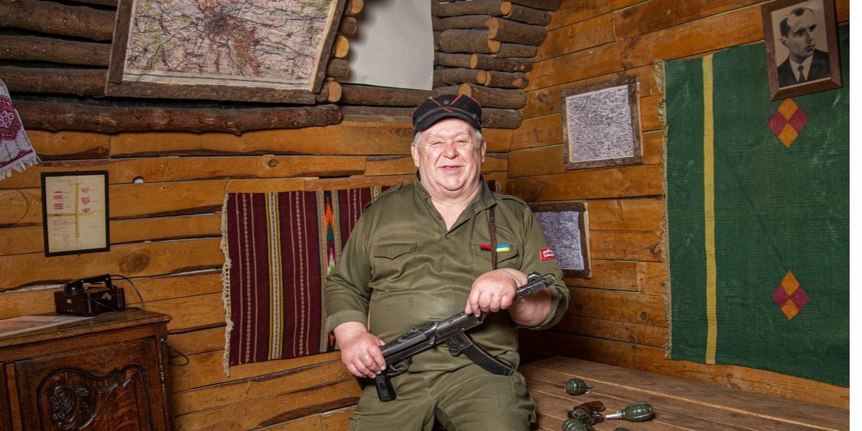 Ресторан криївка оздоблений у вигляді польової криївки Української повстанської армії (Фото: Криївка via Facebook)