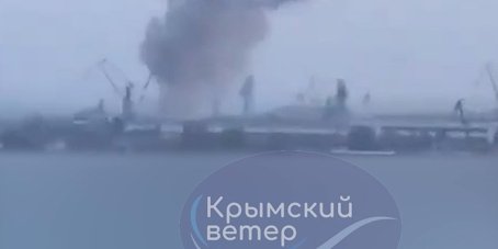 Smoke on the territory of the plant in Kerch after a missile attack by the Armed Forces of Ukraine (Photo: скриншот відео / Крымский ветер / Telegram)