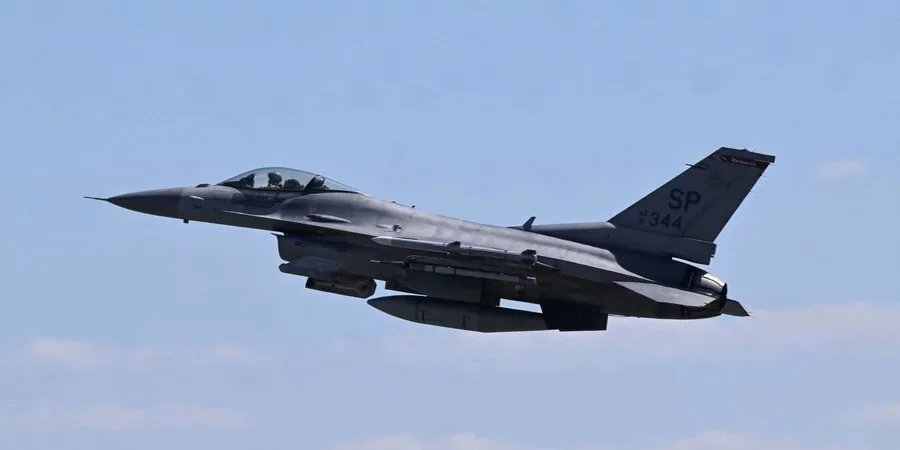Netherlands sends five F-16 fighter jets to EFTC in Romania to train Ukrainian pilots (Photo: Jana Rodenbusch/Reuters)