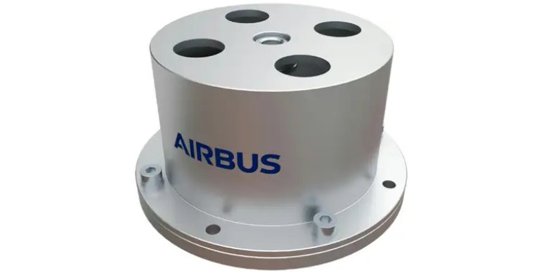 Невеликий апарат покликаний вирішити проблему космічного сміття (Фото: Airbus)