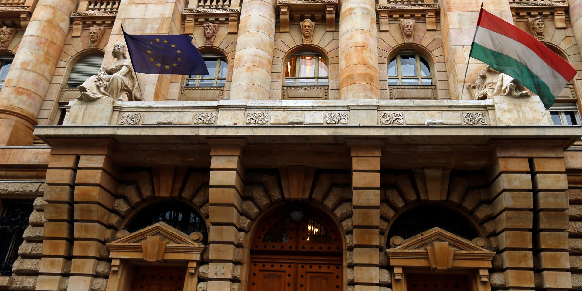 EU approves €900M in aid for Hungary to lift veto on €18B military and recovery funds for Ukraine (Photo: REUTERS/FW1F/susan fenton)