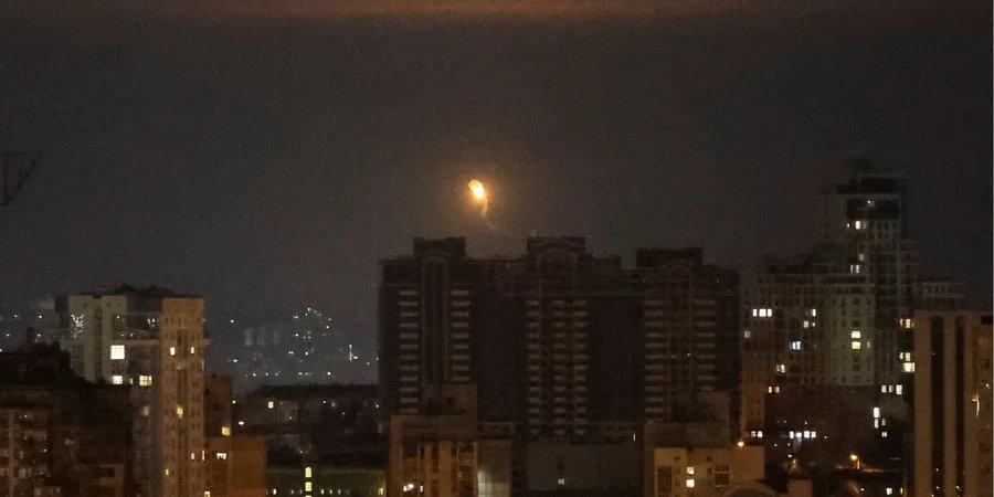 Detonation of a drone in the sky over Kyiv, November 19, 2023 (Photo: REUTERS/Gleb Garanich)