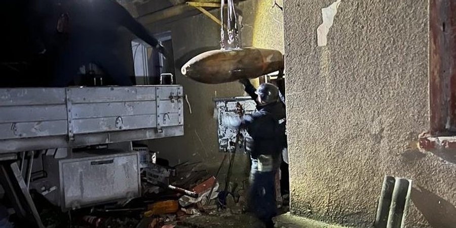 500kg Russian guided bomb disarmed after discovery in Toretsk home ...