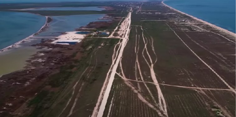 Арабатская стрелка (Фото: Скриншот видео RFE/RL)