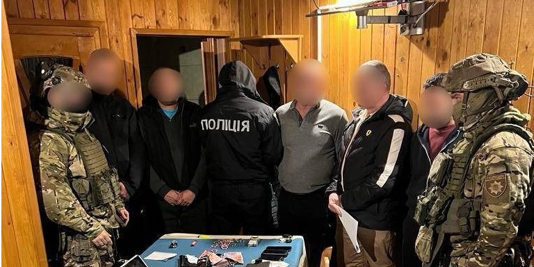 Правоохранители будут устанавливать основного организатора запрещенного бизнеса (Фото: zk.npu.gov.ua)