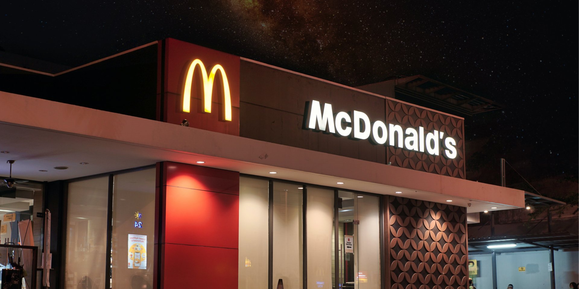 McDonald`s обращается к технологиям с ИИ (Фото: Visual Karsa \ Unsplash)