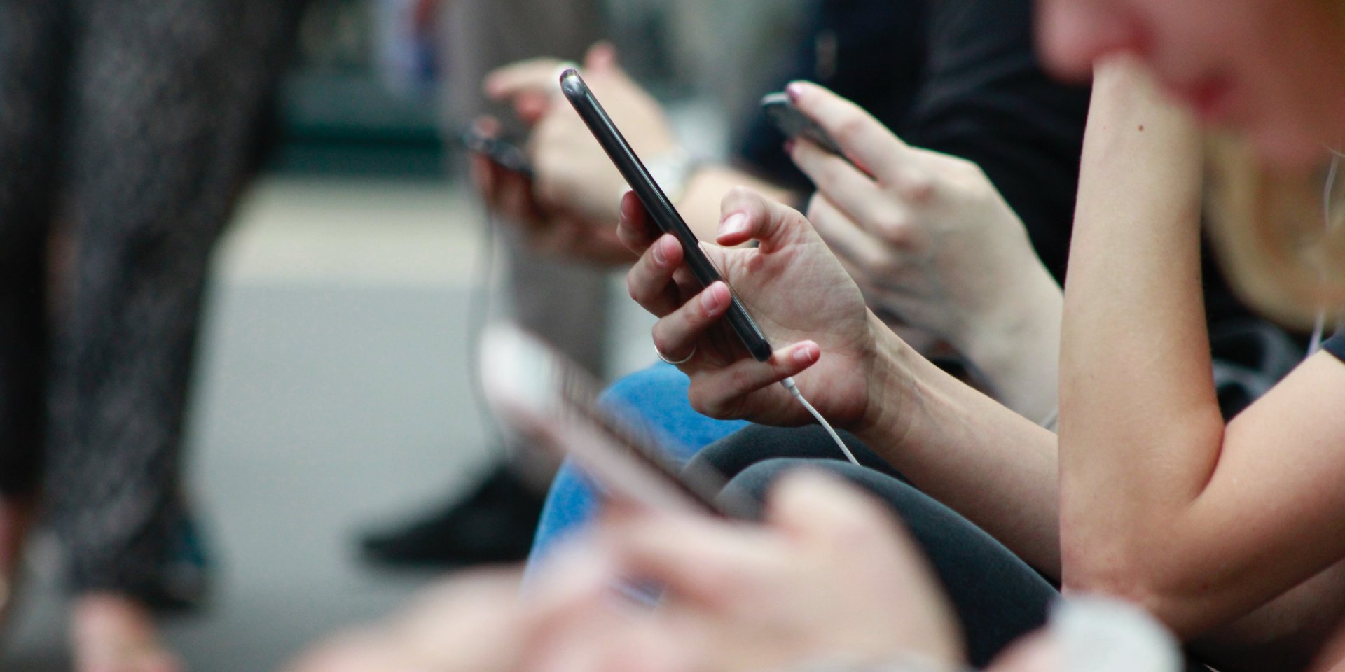 The Ministry of Digital Transformation commented on the situation with Kyivstar's malfunction and problems with national roaming (Photo: OBIN WORRALL / Unsplash)