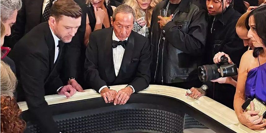 Среди знаменитостей были актеры Джастин Тимберлейк, который бросил церемониальный первый кубик (Фото: SplashNews.com)