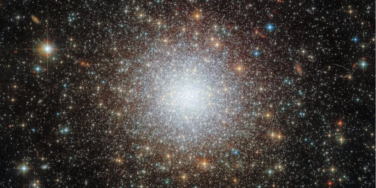 Скопление звезд NGC 2210 впервые сфотографировали полностью (Фото: ESA/Hubble)