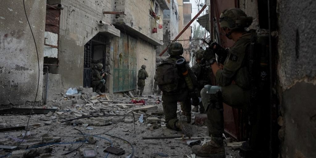 Ізраїльські солдати в&nbsp;секторі Гази (Фото: Israel Defense Forces/Handout via REUTERS)