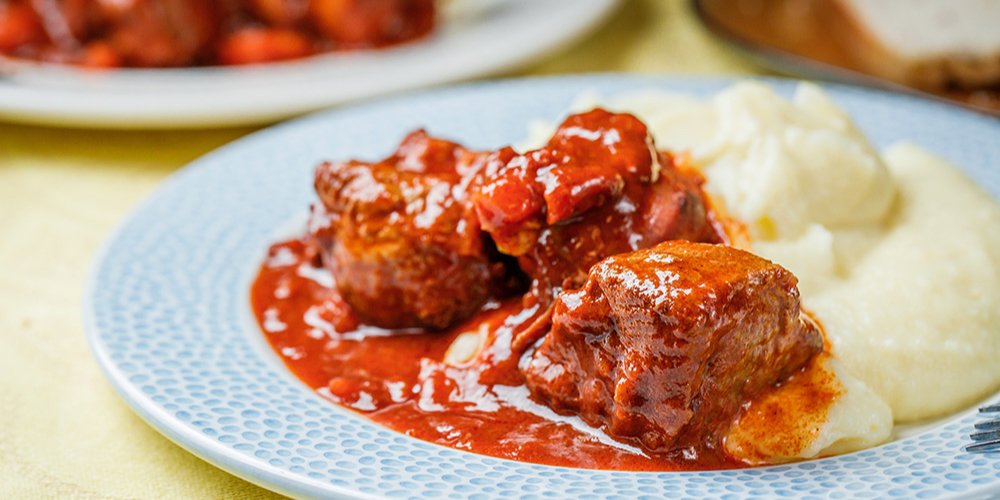 Мясной гуляш с идеальным картофельным пюре по рецепту Клопотенко (Фото: Евгений Клопотенко)