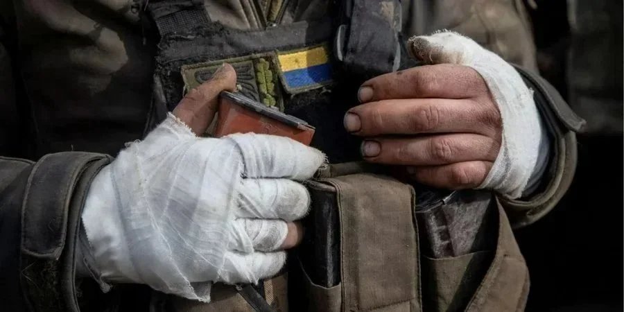 Wounded Ukrainian defender in Bakhmut (Photo: REUTERS/Oleksandr Ratushniak)