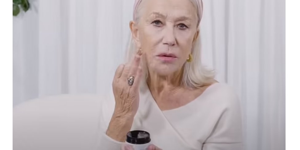 Знаменита актриса розповіла про улюблений косметичний засіб, але лікарі вважають, що його небезпечно застосовувати (Фото: Harper’s Bazaar UK/Daily Mail)