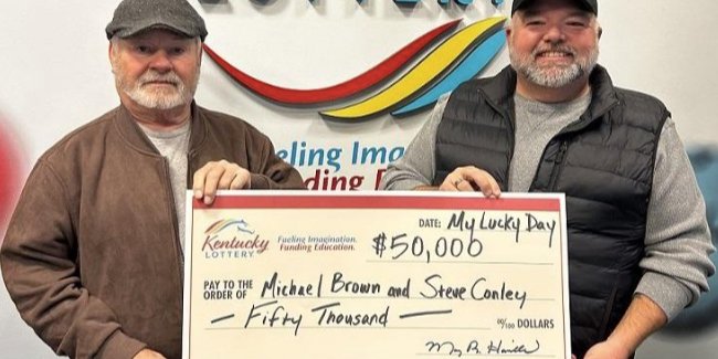 Чоловіки помітили, що джекпот лотереї Powerball зростає (Фото: Kentucky Lottery)