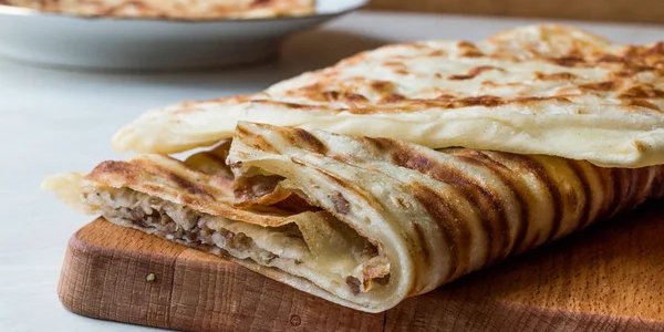 Пирог из лаваша с мясом и сыром. Фото иллюстративное (Фото: Alp_Aksoyhttps://depositphotos)