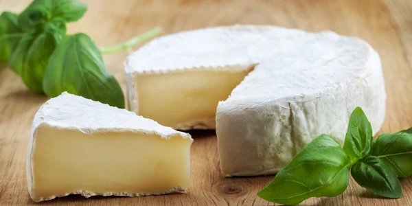 Сир брі, необхідний для приготування хрумкої закуски (Фото: magone/depositphotos)