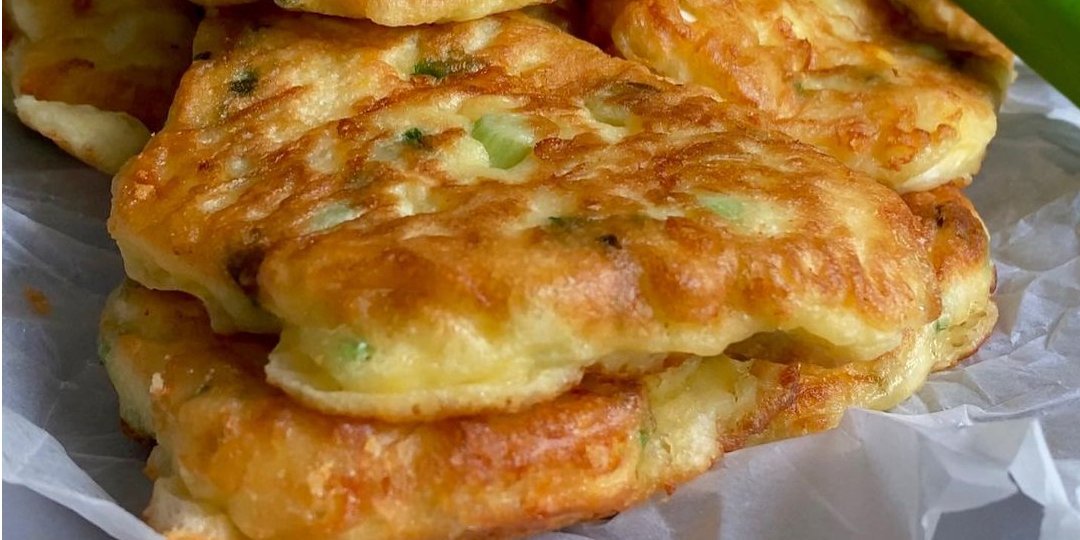 Вкусные и дешевые оладьи из лука (Фото: cook_julija_simonchuk / instagram)