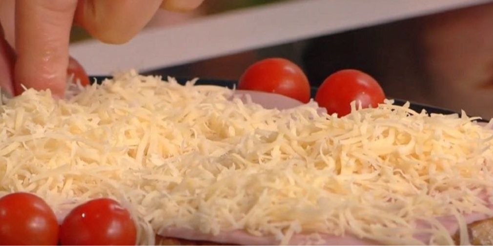 Гренки с сыром и ветчиной для быстрого и сытного завтрака (Фото: Канал Дом)