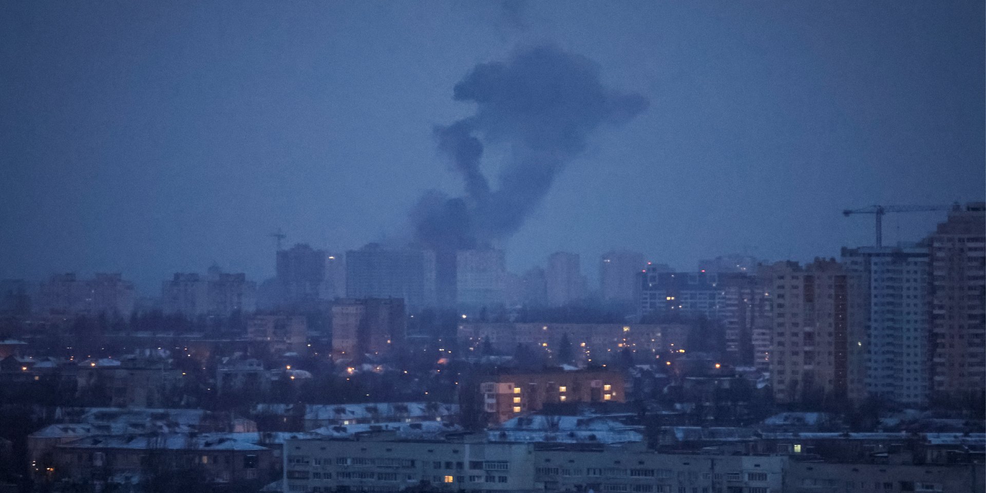 Дим здіймається над Києвом після удару&nbsp;РФ (Фото: REUTERS/Gleb Garanich)