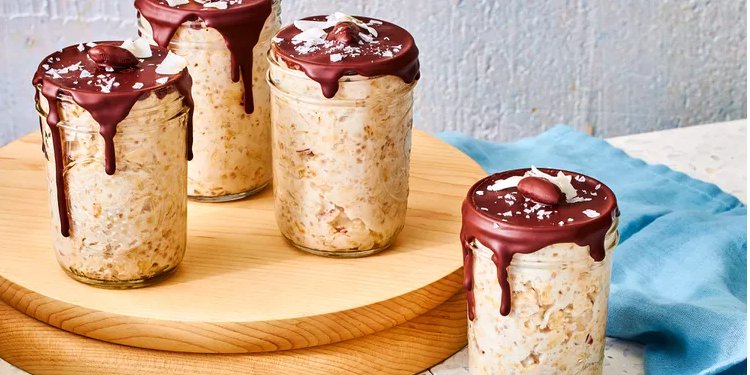 Нічна вівсянка ідеальна для поспішних ранків. (Фото: eatingwell.com автор MORGAN HUNT GLAZE)