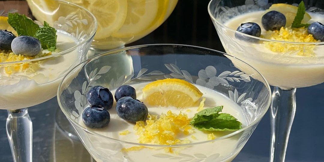 Из всех простых десертов, которые вы можете приготовить, этот, пожалуй, один из самых пышных (Фото: Instagram @table_with_taste)
