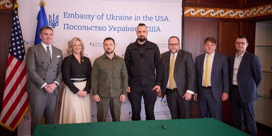 Signing of a memorandum of cooperation in the U.S. between Secretary of Strategic Industries Alexander Kamyshin and Arizona Defense Industrial Coalition President and CEO Lindy Smith (Photo: president.gov.ua)