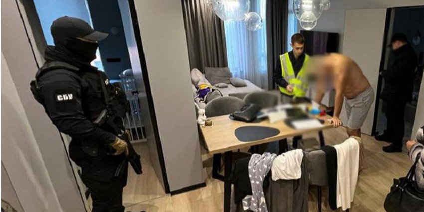 Зловмисники налагодили незаконну схему виведення грошей з України в Росію. (Фото: Поліція Києва/Telegram)