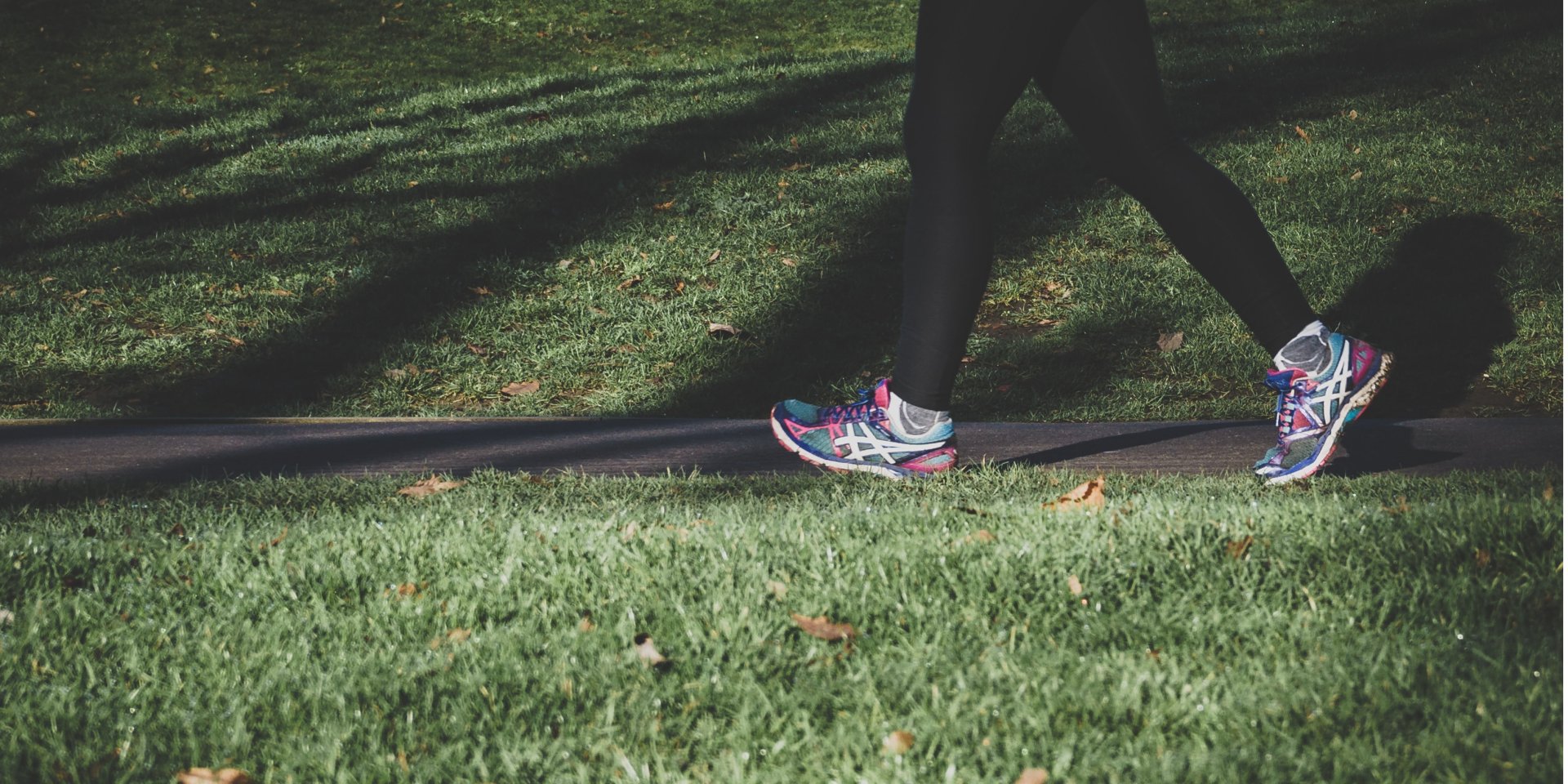 Ходьба может быть вашим основным видом лечения депрессии (Фото: Arek Adeoye/Unsplash)