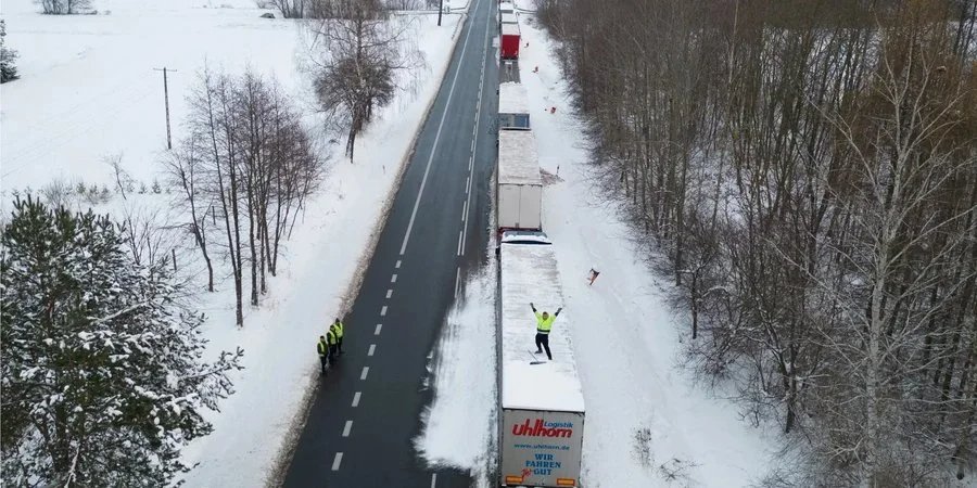 Demchenko: Polish farmers do not single out trucks carrying humanitarian or other important cargo to Ukraine (Photo: REUTERS/Kuba Stezycki)
