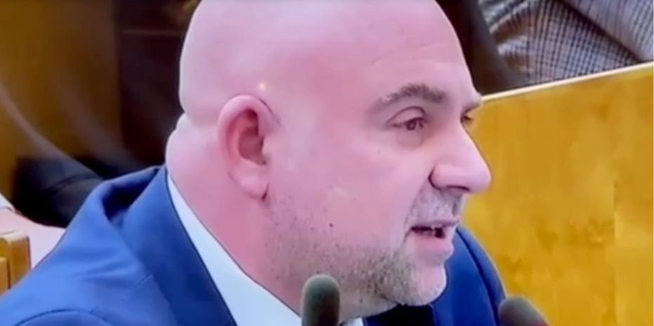 Російський депутат Тимофій Баженов не розуміє, чому РФ заросла борщівником (Фото: Скріншот відео t.me/chtddd)