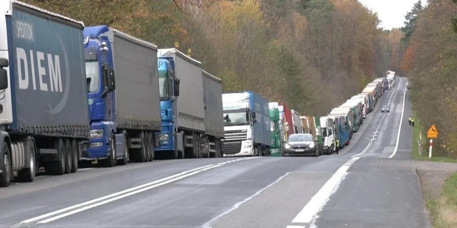 2,450 trucks are waiting in queues to enter Ukraine (Photo: Суспільне Львів (Suspilne Lviv))