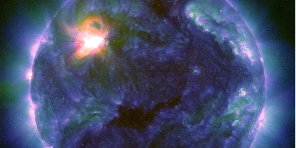 Солнечная обсерватория НАСА фиксирует последствия солнечной вспышки X6 на Солнце 22 февраля 2024 года (Фото: НАСА/SDO)