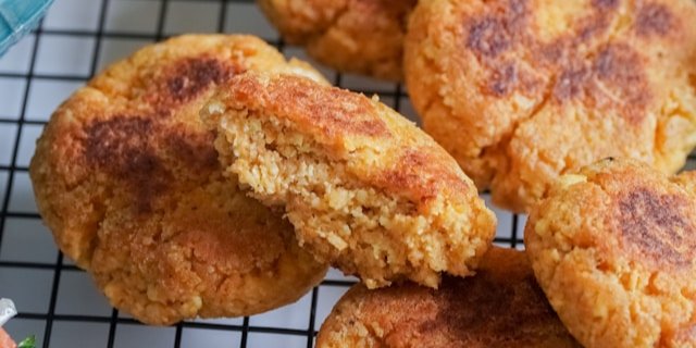 Вкусные куриные котлеты с овсяными хлопьями из духовки (Фото: Каролина Колодзейчак / unsplash)