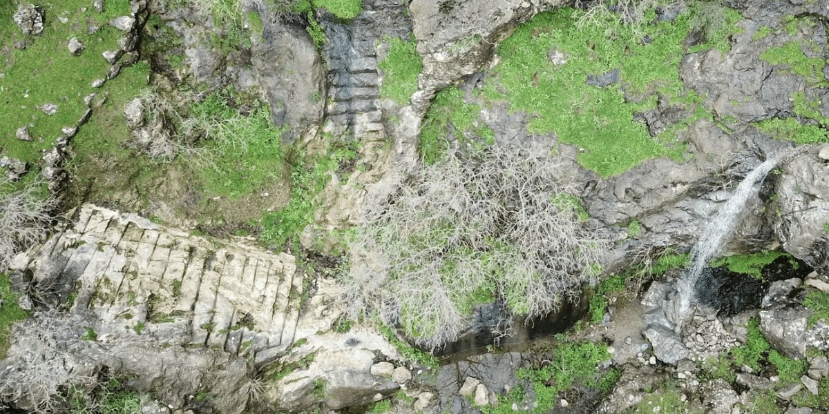 Вид сверху на крепость (Фото: Археологический проект Рабана-Меркули)