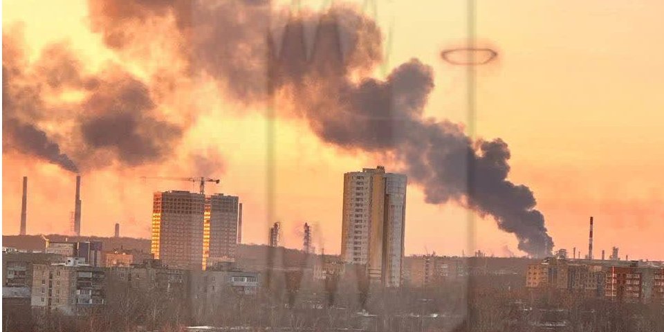 A fire at an oil plant in Ryazan due to a drone attack, March 13, 2024 (Photo: Осторожно, новости/Telegram)