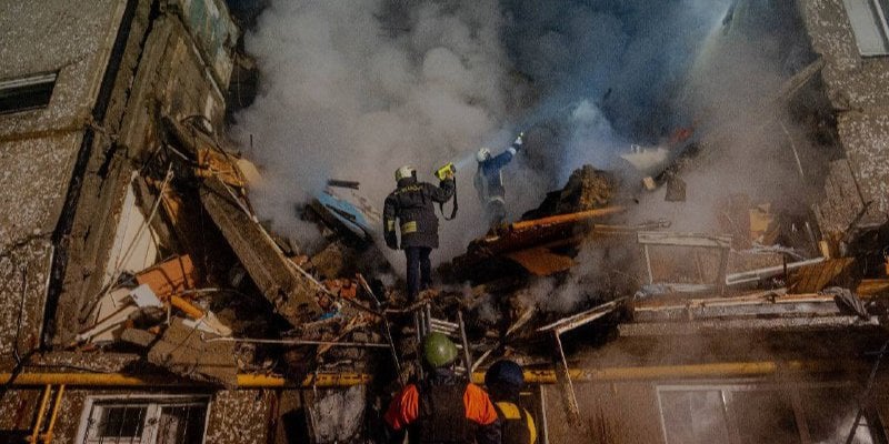 Consequences of hitting a high-rise building in Sumy, March 13, 2024 (Photo: ДСНС Сумської області)